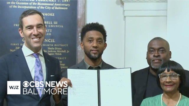 Baltimore Mayor Scott signs "padlock law" governing the city's smoke shops