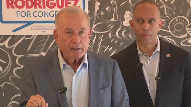 Hakeem Jeffries joins Eliott Rodriguez in South Florida as Democrats target Salazar's 27th District