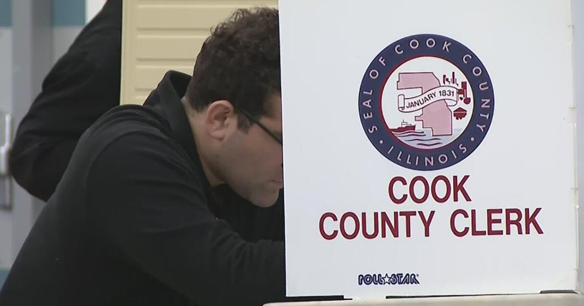 Early voting expanding in Chicago, suburbs as midterms near - CBS Chicago