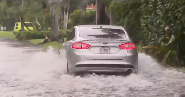 Heavy rain leaves flooded streets, hazardous driving conditions in Broward County