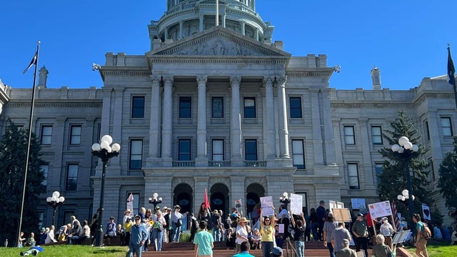 "No Kings" events across Colorado encourage voter registration, early voting