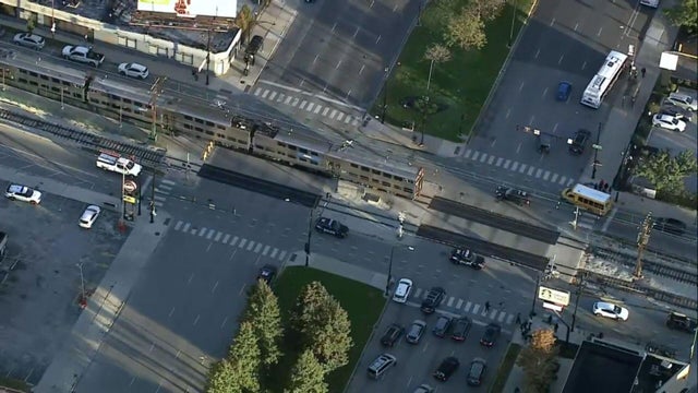 metra-electric-hits-pedestrian.jpg 