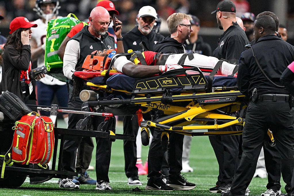 Kendal Daniels back with Falcons a day after leaving Bears game on a ...