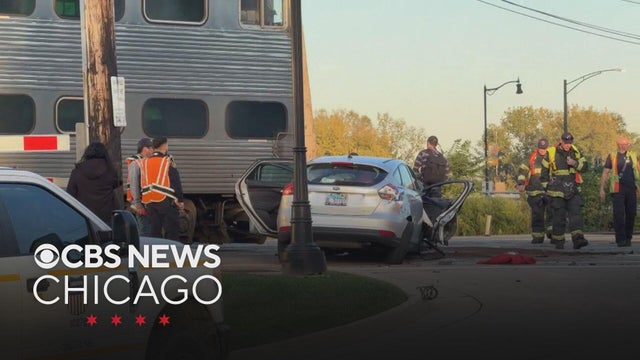 Metra Union Pacific Northwest train hits car in Des Plaines