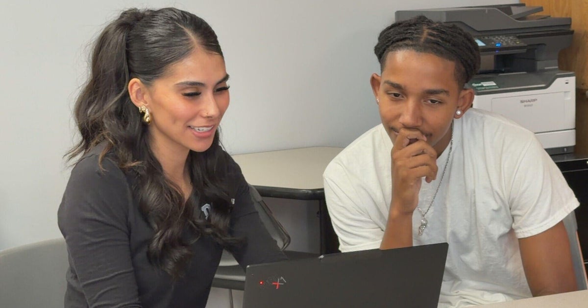 cbsnews.com - Mekialaya  White - Colorado residents can apply to college for free this week as part of statewide program