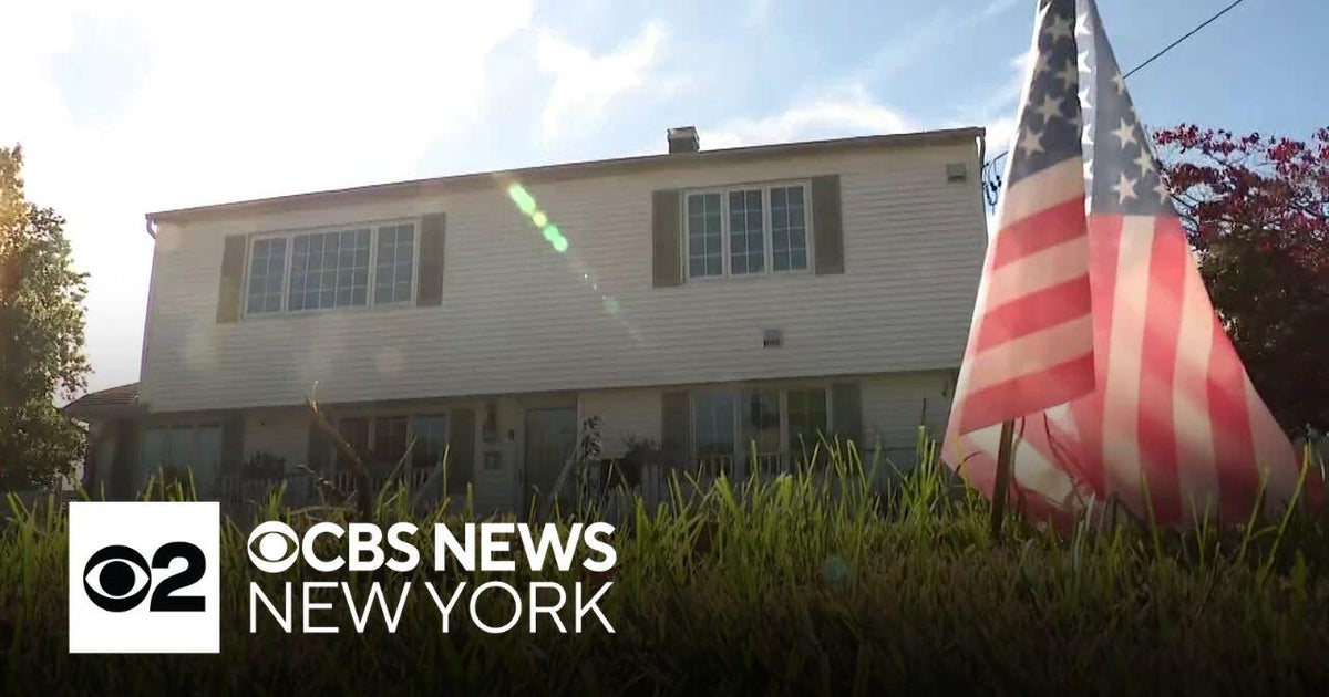 Rental issue on Long Island leaves family homeless - CBS New York