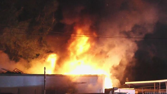 Massive fire breaks out at mobile home in West Little River