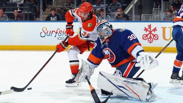 islanders-ducks-ilya-sorokin.jpg 