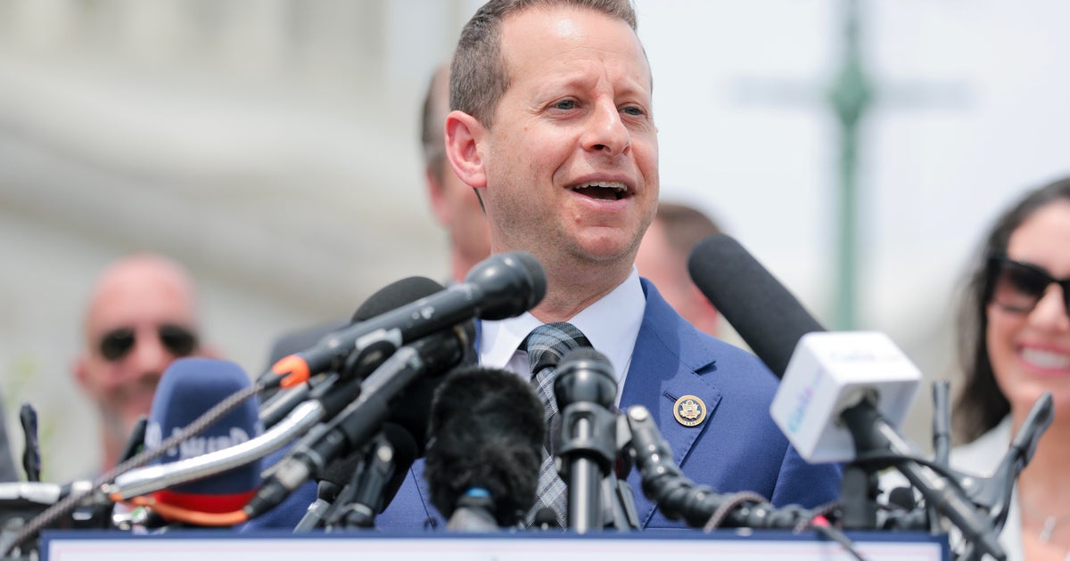 Man arrested in Palm Beach after threatening voicemail to Rep. Jared Moskowitz's campaign office, source says