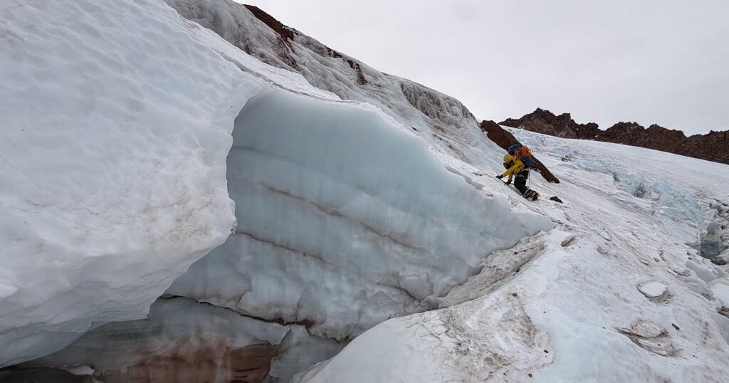 Florida man injured climbing Californias Mount Shasta rescued after 2 nights in freezing temps