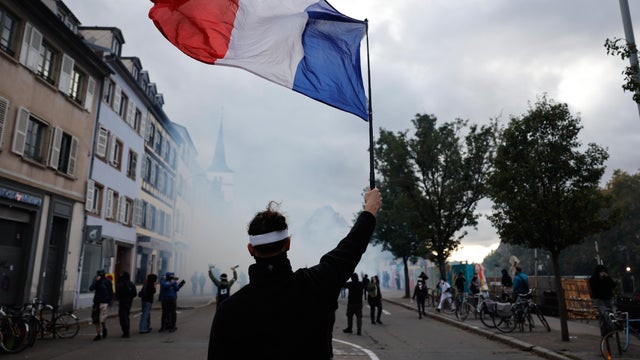 Shops on the Champs-Elysees barricaded ahead of planned protests 