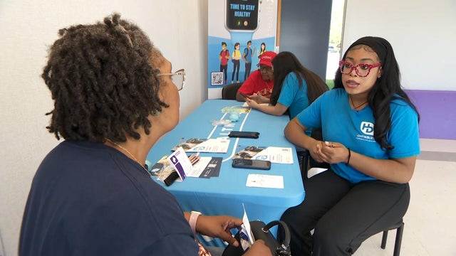 Volunteers help people make health decisions