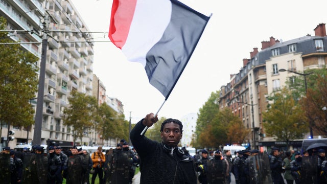 Shops on the Champs-Elysees barricaded ahead of planned protests 