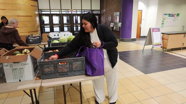 10p-pkg-food-pantry-useage-wccobjb0-00-00-1913.jpg 