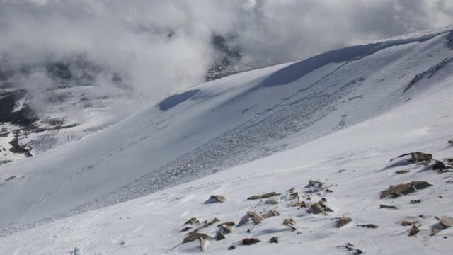 Witnesses describe avalanche on Colorado 14er that buried skier