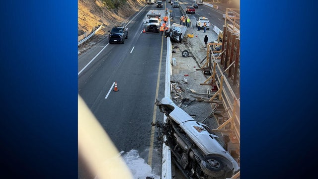 wb-80-pickup-trailer-overturn-102626.jpg 