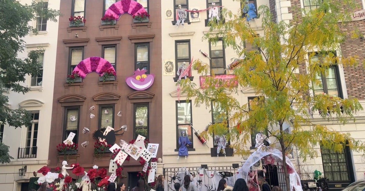 Decorative Halloween tradition spooks and delights on NYC's Upper East ...