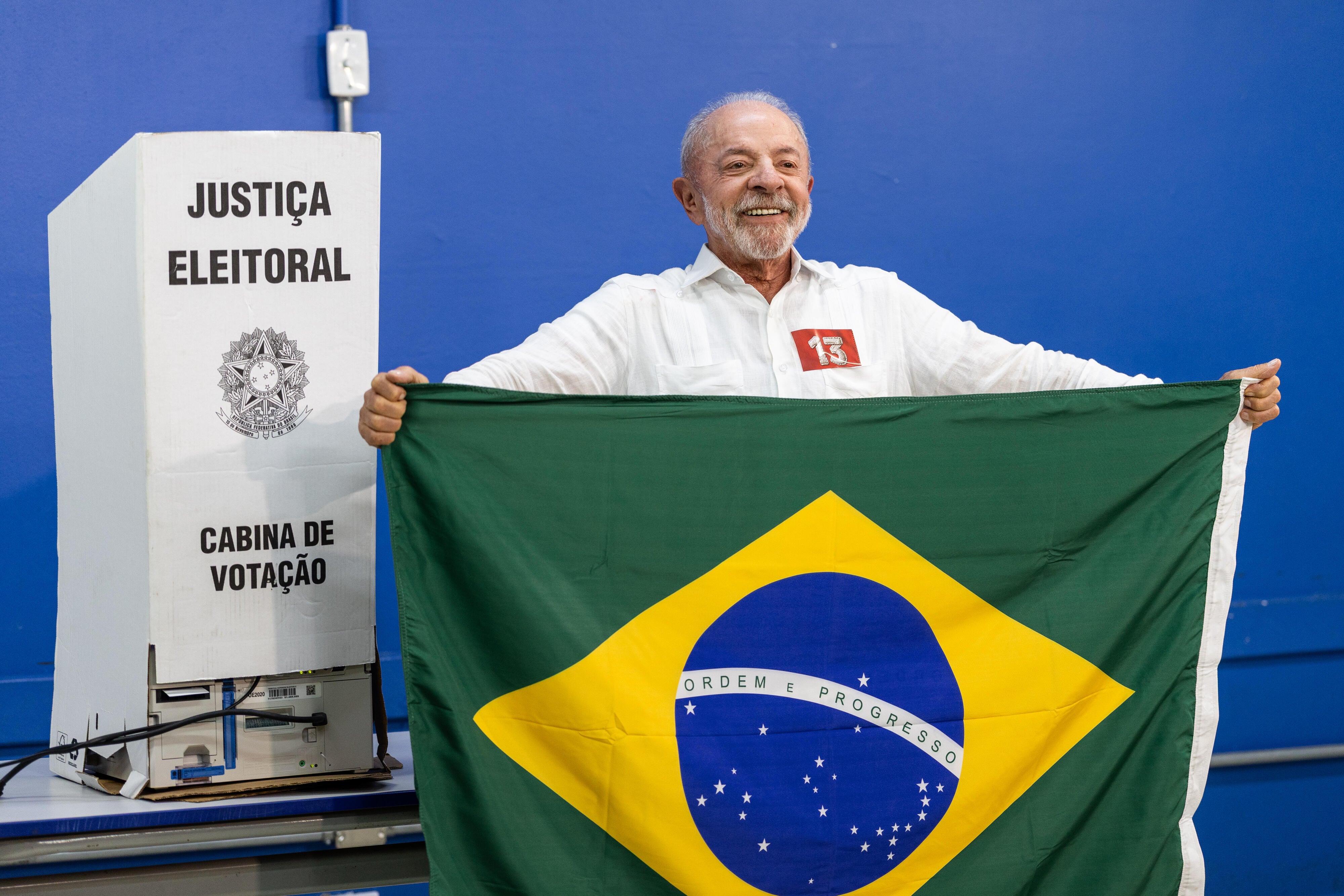 Lula wins 4th term as Brazil's president, but Bolsonaro rejects results