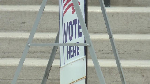 What is delaying the ruling in Hamtramck's mayoral court case