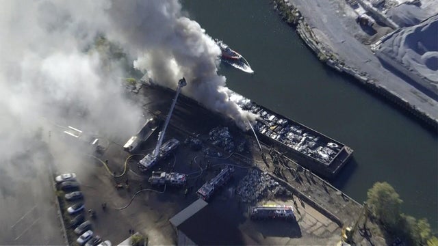 Large cloud of smoke in the Bronx from barge fire 