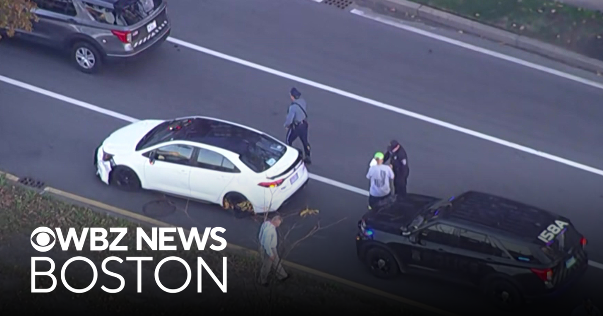 Child inside stolen car found safe, suspect arrested in Everett - CBS ...