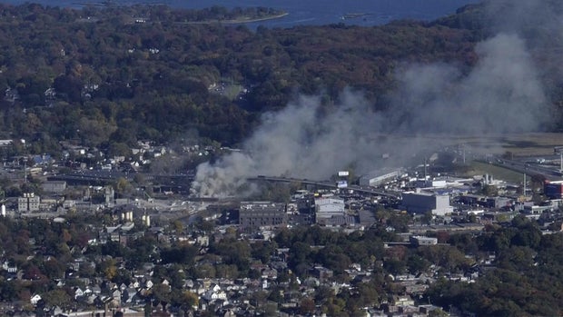 Large cloud of smoke in the Bronx from barge fire
