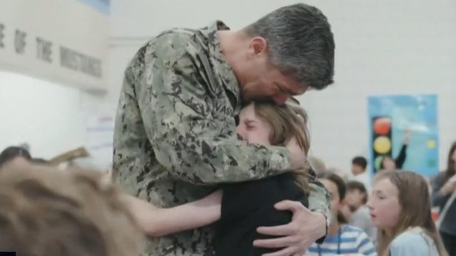 Navy dad surprises son in lunchroom