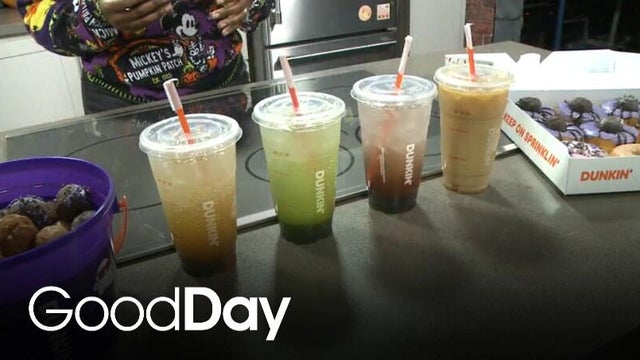 Trying Dunkin's Halloween goodies!