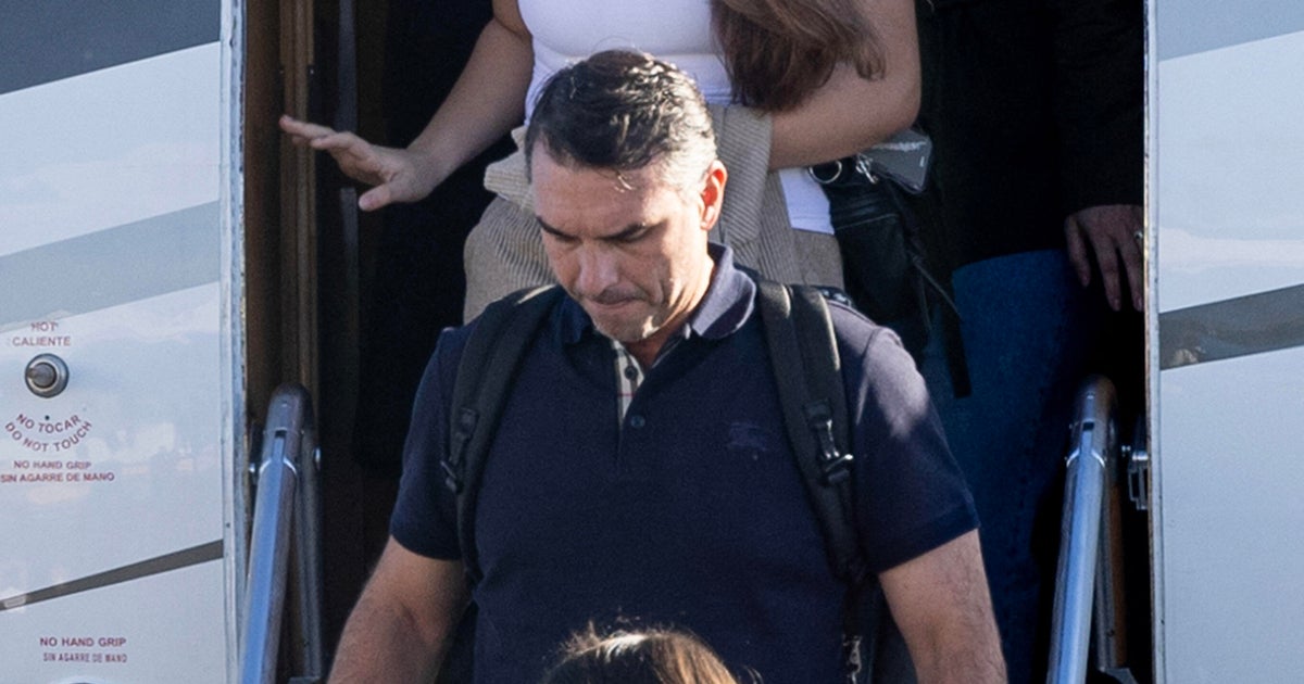 Flávio Bolsonaro arrives in Miami after election defeat and passport order