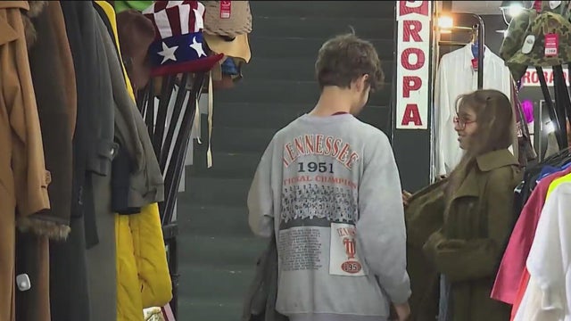 More holiday shoppers turn to secondhand gifts as prices rise