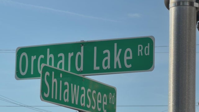 Teen struck, killed, while crossing road in Farmington