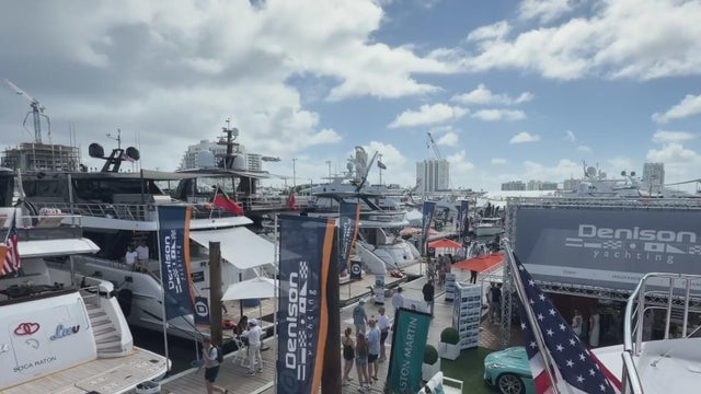 How are flooded streets from king tides affecting the opening of the Fort Lauderdale Boat Show?