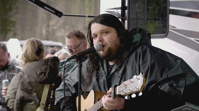Garron Noone makes stop in Pittsburgh for Steelers tailgate