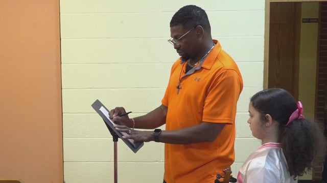 Pittsburgh man gives free private music lessons to kids
